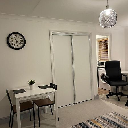 Stunning Studio Flat - Free Parking - 3 Min From Sutton Stationアパートメント エクステリア 写真