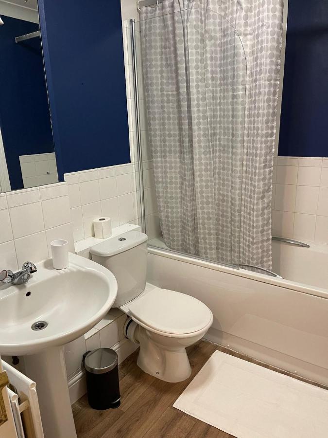 Stunning Studio Flat - Free Parking - 3 Min From Sutton Stationアパートメント エクステリア 写真