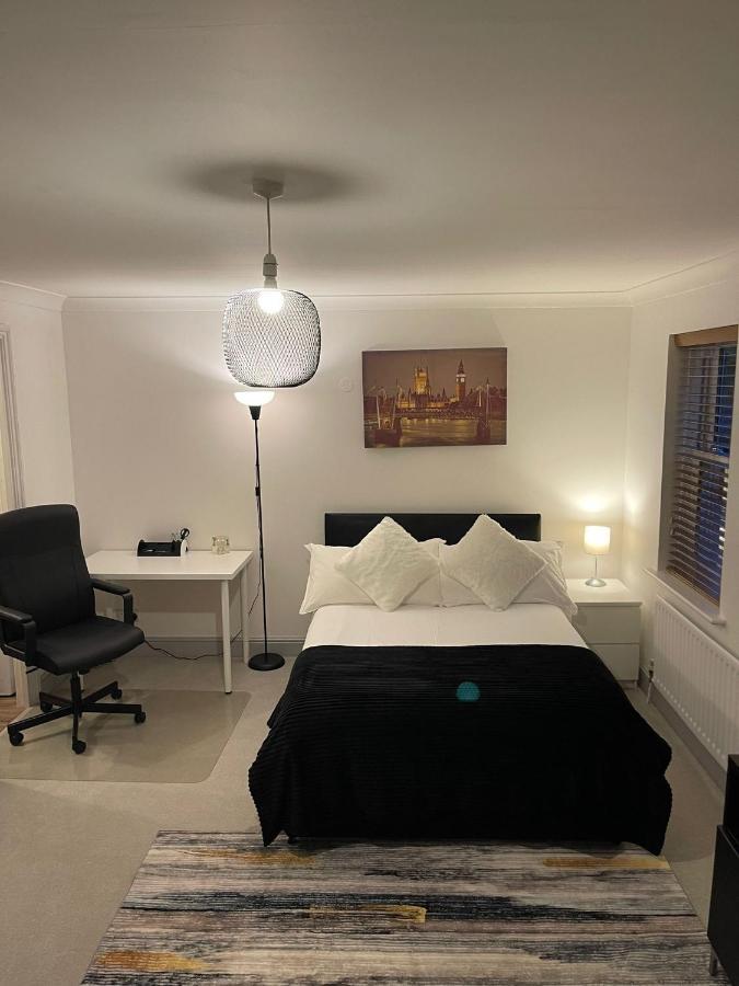 Stunning Studio Flat - Free Parking - 3 Min From Sutton Stationアパートメント エクステリア 写真