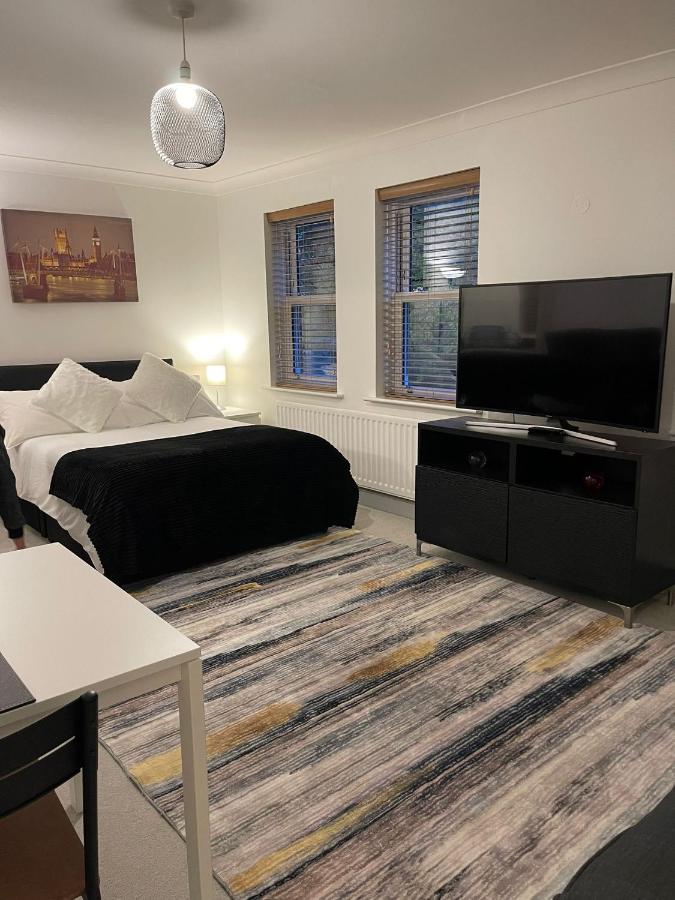 Stunning Studio Flat - Free Parking - 3 Min From Sutton Stationアパートメント エクステリア 写真